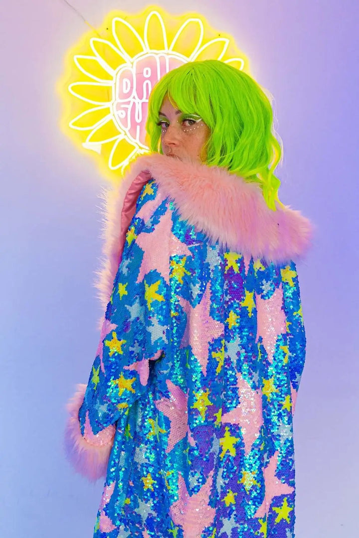 Bright star-patterned jacket with pink fur trim