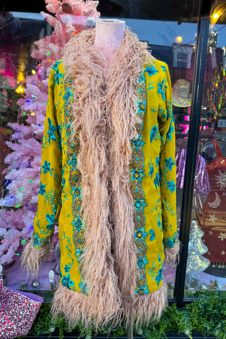 Abrigo Sari M con capucha Arlo