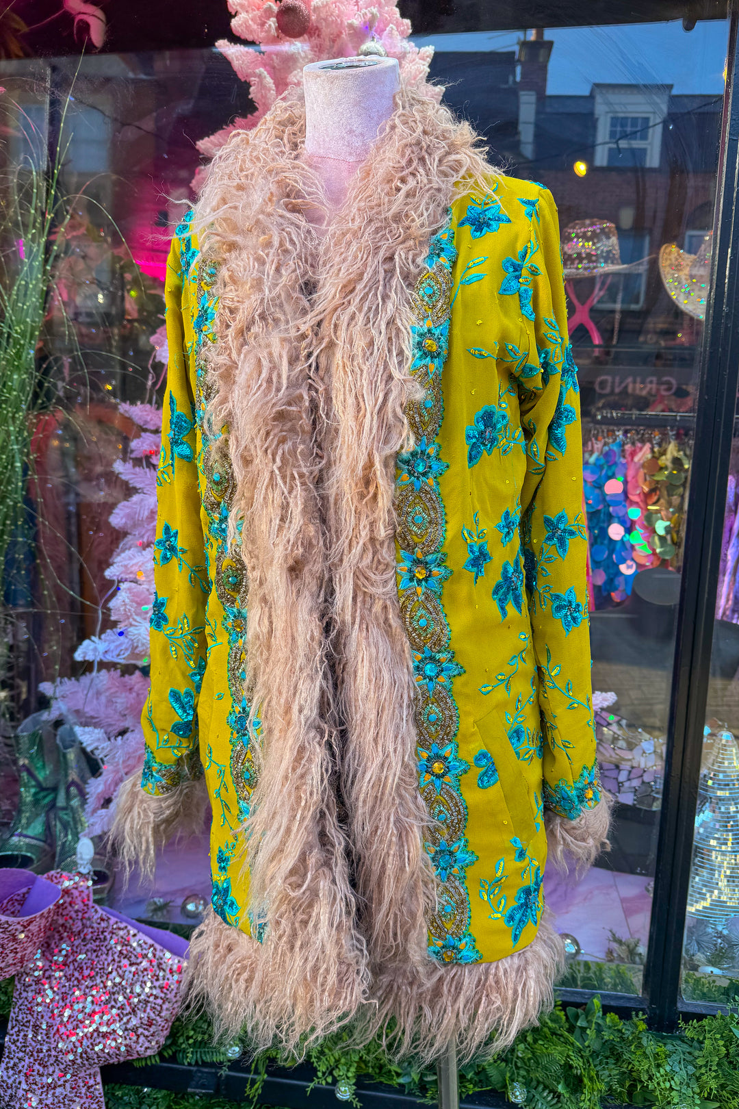 Abrigo Sari M con capucha Arlo