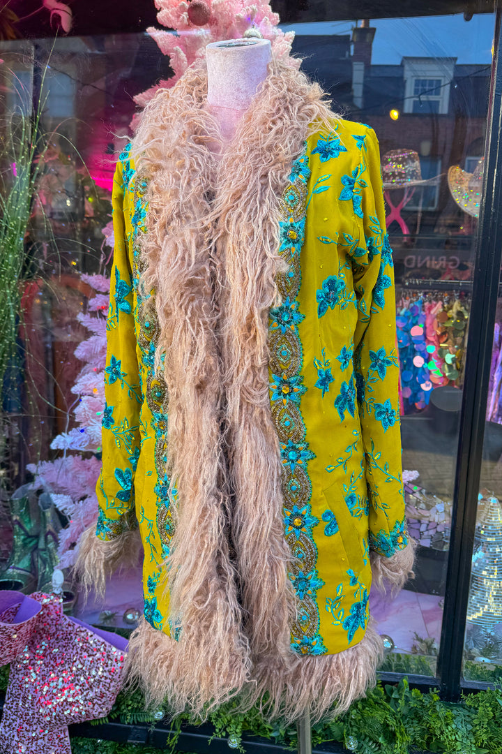 Abrigo Sari M con capucha Arlo